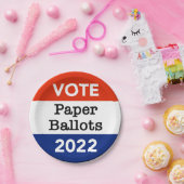 Stemming in commissie: met algemene stemmen aangen papieren bordje (Feest)