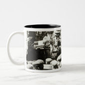 Stemming voor vrouwen, augustus 1908 tweekleurige koffiemok (Links)