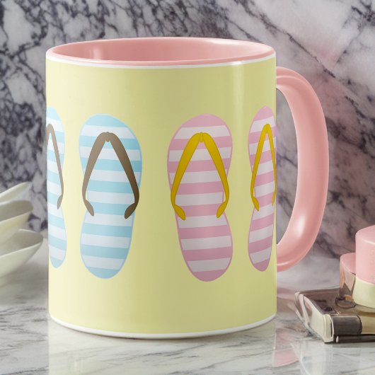 Stempel gestreept Teenslipper op Bleek geel Mok