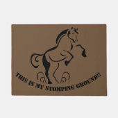 Stenciled Black Horse Rearing met stofzwammen Deurmat (Voorkant)