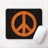 Stenciled Peace Symbol - Oranje op zwart Muismat (Met muis)
