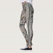 Stenen gesneden elegantie: Egyptisch geïnspireerd  Leggings (Links)