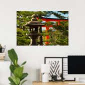 Stenen lantaarn en Torii-poort Poster (Thuiskantoor)