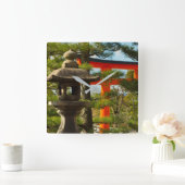 Stenen lantaarn en Torii poort Vierkante Klok (Huis)
