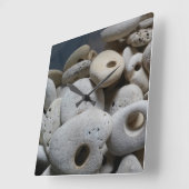 Stenen met gaten vierkant moderne klok (Hoek)