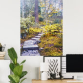 Stenen pad in een herfstig mosrijk bos poster (Thuiskantoor)