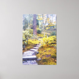 Stenen pad in een mosrijk bos canvas afdruk