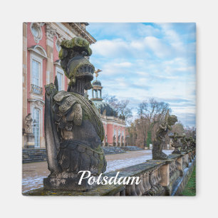 Stenen ridderbeelden bij paleis in Potsdam Magneet