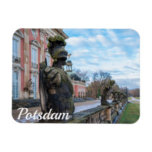 Stenen ridderbeelden bij paleis in Potsdam Magneet