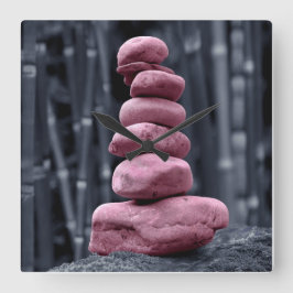 stenen stapel vierkante klok