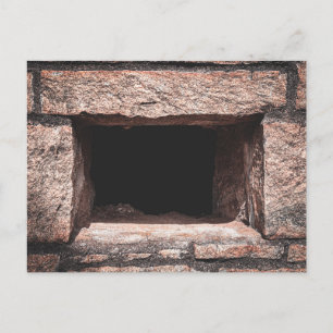 Stenen vensteropening in granieten muur briefkaart