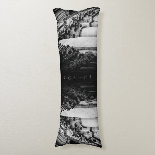 Stenen vleugels schedel lichaamskussen (Voorkant Verticaal)