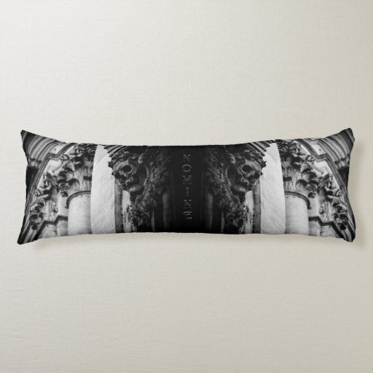 Stenen vleugels schedel lichaamskussen (Voorkant)