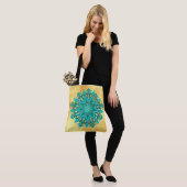 Ster Mandala Blauw Goud Tote Bag (Op model)