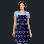 Ster of David | HAPPY CHANUKAH | Monogram blauw Schort<br><div class="desc">Stijlvol KANUKAH-Schort met faux Silver STAR VAN DAVID-patroon tegen een middernacht blauwe achtergrond. In het midden is er een tekst met de tekst HAPPY CHANUKAH in faux Silver-typografie. Bovenaan staat een MONOGRAM, die je kunt vervangen door je eigen MONOGRAM. Overeenkomende objecten beschikbaar. Geweldig geschenk voor Hanukkah en het hele jaar...</div>