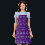 Ster of David | HAPPY CHANUKAH | Paars monogram Schort<br><div class="desc">Stijlvol KANUKAH-Schort met faux Silver STAR VAN DAVID-patroon tegen een koninklijke paarse achtergrond. In het midden is er een tekst met de tekst HAPPY CHANUKAH in faux Silver-typografie. Bovenaan staat een MONOGRAM, die je kunt vervangen door je eigen MONOGRAM. Overeenkomende objecten beschikbaar. Geweldig geschenk voor Hanukkah en het hele jaar...</div>