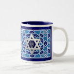 Ster van David en Menorah Jewish Feestdagen Gift Tweekleurige Koffiemok<br><div class="desc">Silver Foil Star van David en Menorah design Hanukkah,  Rosh Hashanah,  Passover,  elke joodse feestdag of Mok van Celebration Gift. Overeenkomende kaarten en geschenken die beschikbaar zijn in de joodse Feestdagen / Hanukkah-categorie van onze winkel.</div>