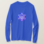 Ster van David Menorah T-shirt<br><div class="desc">Viel acht dagen en acht nachten van het festival van Lichten met Hanukkakaarten en geschenken. Het festival van de lichten is hier. Licht de menorah aan, speel met het droesdel en feast op latkes en sufganiyots. Viel de geest van Hanukkah met vrienden, familie en geliefden om hen Happy Hanukkah te...</div>