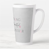 Sterk en mooi | Overlevende borstkanker Latte Mok (Rechts)