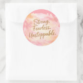 Sterk, Onbevreesd & Onstuitbaar Motiverend Ronde Sticker (Tas)