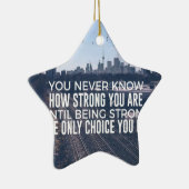 Sterk zijn is de enige keuze keramisch ornament (Rechts)