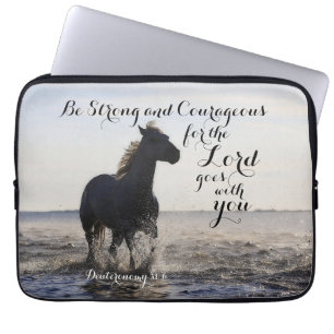 Sterke en moedige bijbel Verse Deut 31-paarden zij Laptop Sleeve