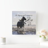 Sterke en moedige bijbel Verse Deut 31-paarden zij Vierkante Klok (Huis)