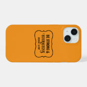 Sterke en Moedige Bijbelvers Eenvoudige Oranje iPhone 15 Case (Achterkant horizontaal)