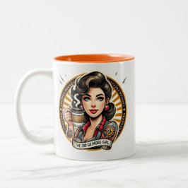 Sterke mooie vrouwen die van koffie houden tweekleurige koffiemok