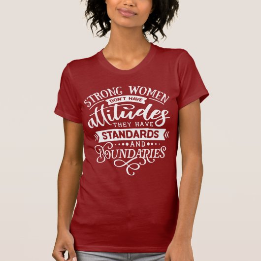 Sterke vrouwen hebben geen attitudes t-shirt (Voorkant)