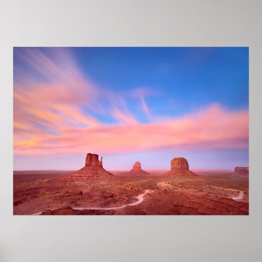 Sterke winden over Desert Valley Poster (Voorkant)
