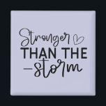 "Sterker dan het Storm" Boho Inspirerend Magneet<br><div class="desc">Blijf geaard en geïnspireerd met deze minimalistische "Sterker dan het Storm" boho-achtige magneet. Met elegante zwart-wit handgeschreven typografie is dit ontwerp een dagelijkse herinnering aan innerlijke kracht en veerkracht. Of u het nu op uw koelkast, kluisje of werkruimte plaatst, deze magneet voegt een betekenisvolle touch toe aan elke ruimte. Perfect...</div>