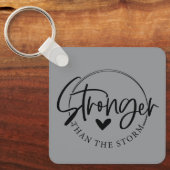 Sterker dan het storm sleutelhanger (Voorkant)