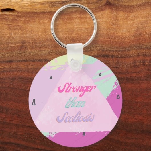 Sterker dan Scoliose - Roze Sleutelhanger (Voorkant)