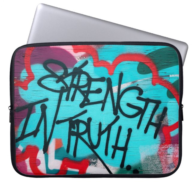 Sterkte op waarheidsgraffiti laptop sleeve (Voorkant)