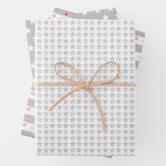 Sterren en hart op zilver, grijs en wit inpakpapier vel (In situ)