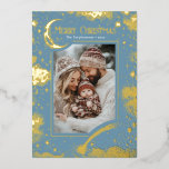 Sterren Hemelse Magische Vrolijke Kerstfoto Folie Feestdagenkaart<br><div class="desc">Stuur uw vakantie groeten in ware stijl met deze unieke Merry Christmas-kaart, met een oogverblindend, echt gouden folie hemels ontwerp. Vier het seizoen met een prachtig sterrennacht thema dat perfect aansluit bij de gekoesterde foto van uw familie. Het dromerige hemelse kunstwerk legt de magie en het wonder van het vakantieseizoen...</div>