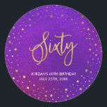 Sterren Paarse Waterverf 60e Verjaardag Ronde Sticker<br><div class="desc">Deze elegante ronde 60e verjaardagsfeestje sticker heeft een rand van sterren en het woord "Sixty" in faux gold tegen een paarse waterverf achtergrond. Bekijk hier de overeenkomende uitnodiging en andere items https://www.zazzle.com/collections/elegant_starry_purple_watercolor_celebrations-119469232199993091?rf=238364477188679314 Personaliseer deze met uw gegevens door de tekst van de plaatsaanduiding te vervangen. Klik op de knop "Aanpassen" voor...</div>