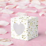 Sterren zijn uit de Treat Box Bedankdoosjes<br><div class="desc">Party favure traktbox wordt weergegeven in een witte en gouden sterren print. Pas dit object aan of koop het object zoals het is. Afbeelding onder licentie</div>