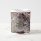 Sterrenhopen in het midden van de vlamnevel. grote koffiekop (Voorkant)