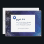 Sterrennacht Bar Mitzvah Dankkaart Kaart<br><div class="desc">Een fraaie uitnodiging met tinten blauw met de Davidster. (Afbeelding door rawpixel.com op Freepik). De kaart is gemakkelijk aan te passen met uw tekst, lettertype en letterkleur. Niet precies wat u zoekt? Al onze producten kunnen op maat worden ontworpen om aan uw behoeften te voldoen zonder extra kosten. Neem contact...</div>