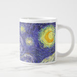Sterrennacht door Vincent van Gogh Grote Koffiekop<br><div class="desc">Sterrennacht van Vincent van Gogh is een kunstschilderij uit het impressionisme, een landschapsschilderij met een uitzicht Saint Remy, Frankrijk, van Gogh's asiel. De nachtelijke hemel zwaait met wolken met een heldere halve maan en schitterende sterren over het vage dorp. Sterrennacht is waarschijnlijk het beroemdste schilderij van Gogh en werd overdag...</div>