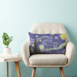 Sterrennacht door Vincent van Gogh Kussen<br><div class="desc">Sterrennacht van Vincent van Gogh is een kunstschilderij uit het impressionisme, een landschapsschilderij met een uitzicht Saint Remy, Frankrijk, van Gogh's asiel. De nachtelijke hemel zwaait met wolken met een heldere halve maan en schitterende sterren over het vage dorp. Sterrennacht is waarschijnlijk het beroemdste schilderij van Gogh en werd overdag...</div>