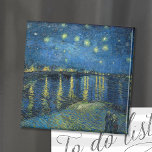 Sterrennacht over de Rhône | Vincent Van Gogh Mag Magneet<br><div class="desc">Sterrennacht Over de Rhône (1888) door de Nederlandse kunstenaar Vincent Van Gogh. Origineel kunstwerk is een olie op doek die een energieke post-impressionistische nachtelijke hemel in huiden van blauw en geel weergeeft. Gebruik de ontwerphulpmiddelen om douanetekst toe te voegen of het afbeelding te personaliseren.</div>