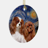 Sterrennacht - TWEE Cavaliers (BL+Ruby) Keramisch Ornament (Rechts)