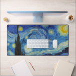 Sterrennacht Vincent van Gogh Bureaumat<br><div class="desc">Vincent Willem van Gogh (30 maart 1853 - 29 juli 1890) was een Nederlandse postimpressionist schilder die een van de beroemdste en invloedrijkste figuren in de geschiedenis van de Westerne kunst is. In iets meer dan 10 jaar creëerde hij ongeveer 2.100 kunstwerken, waaronder ongeveer 860 olieschilderijen, waarvan het grootste deel...</div>