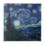 Sterrennacht Vincent van Gogh Fine Art Painting Tegeltje<br><div class="desc">Vincent van Gogh (Nederlands, 1853 - 1890) Sterrennacht, 1889, Oil on canvas Unframed: 73 × 92 cm (28, 7 × 36, 2 inch) Dit schilderij toont het uitzicht uit het oostwaarts gerichte raam van de asielkamer van Van Gogh op Saint-Rémy-de-Provence, en voegt er aan toe geïdealiseerd dorp. Het is sinds...</div>