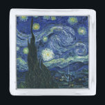 Sterrennacht Vincent van Gogh Fine Art Painting Verzilverde Reverspeld<br><div class="desc">Vincent van Gogh (Nederlands, 1853 - 1890) Sterrennacht, 1889, Oil on canvas Unframed: 73 × 92 cm (28, 7 × 36, 2 inch) Dit schilderij toont het uitzicht uit het oostwaarts gerichte raam van de asielkamer van Van Gogh op Saint-Rémy-de-Provence, en voegt er aan toe geïdealiseerd dorp. Het is sinds...</div>