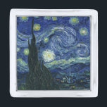 Sterrennacht Vincent van Gogh Fine Art Painting Verzilverde Reverspeld<br><div class="desc">Vincent van Gogh (Nederlands, 1853 - 1890) Sterrennacht, 1889, Oil on canvas Unframed: 73 × 92 cm (28, 7 × 36, 2 inch) Dit schilderij toont het uitzicht uit het oostwaarts gerichte raam van de asielkamer van Van Gogh op Saint-Rémy-de-Provence, en voegt er aan toe geïdealiseerd dorp. Het is sinds...</div>