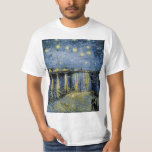 Sterrennacht Vincent van Gogh T-shirt<br><div class="desc">Thatched Cottages in Cordeville. Vincent Willem van Gogh Nachtlandschap in donkerblauwe en gele tinten. Er is een brug over de rivier. Op de voorgrond lopen een man en een vrouw langs de dijk. De sterren schitteren in de lucht. De reproductie van bekende kunstwerken in het publieke afbeelding.</div>